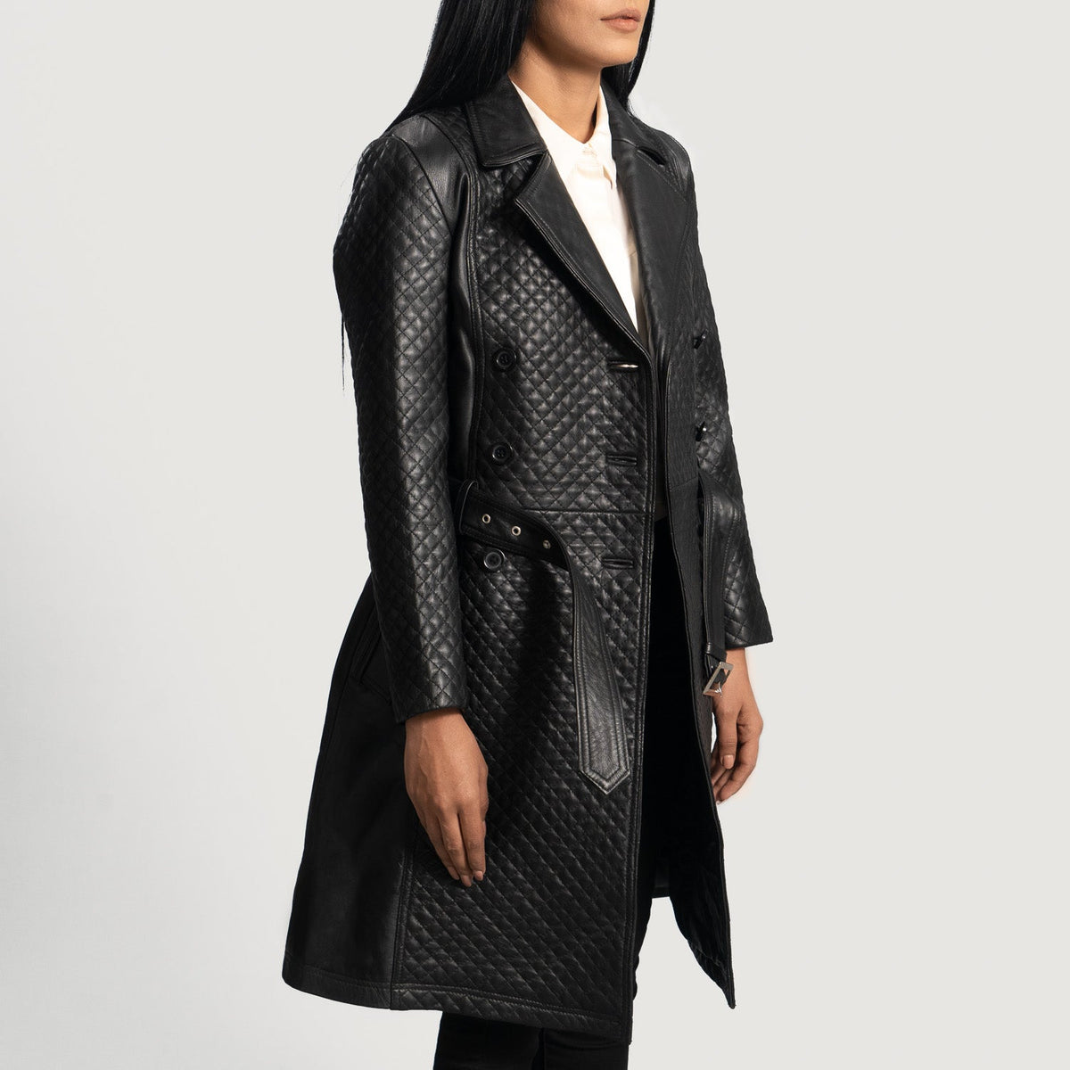 
Black Sheepskin Leather Trench Coat - Vue arrière montrant la carrure ajustée et l'ourlet net