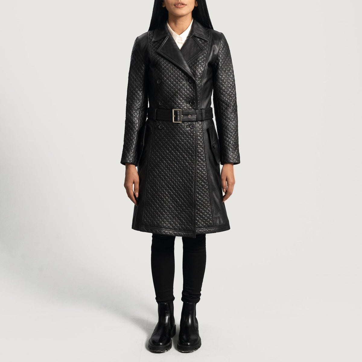 
Sweet Susan Noir Trench-coat en Cuir pour Femme - Vue de profil mettant en valeur la coupe de manche ergonomique