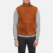 Vue détaillée of Notch with removable throat latch &amp; Button Hardware on Men's Tony Marron Suede Vest pour Homme