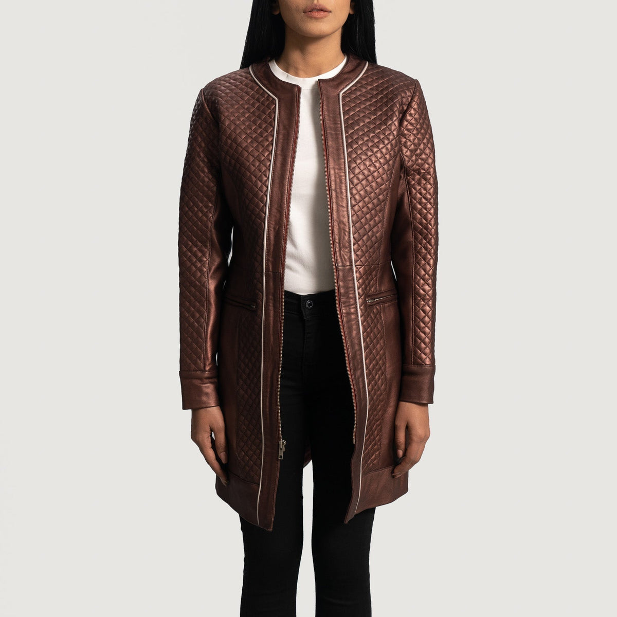 
Trudy Lane Matelassé Bordeaux Manteau en Cuir pour Femme in Maroon Sheepskin Leather - Vue de face & silhouette ajustée | Acheter en ligne