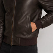 Vue détaillée of Classic Collar &amp; Heavy-Duty Zipper Hardware on Dark Marron Sheepskin Blouson Bomber en Cuir pour Homme