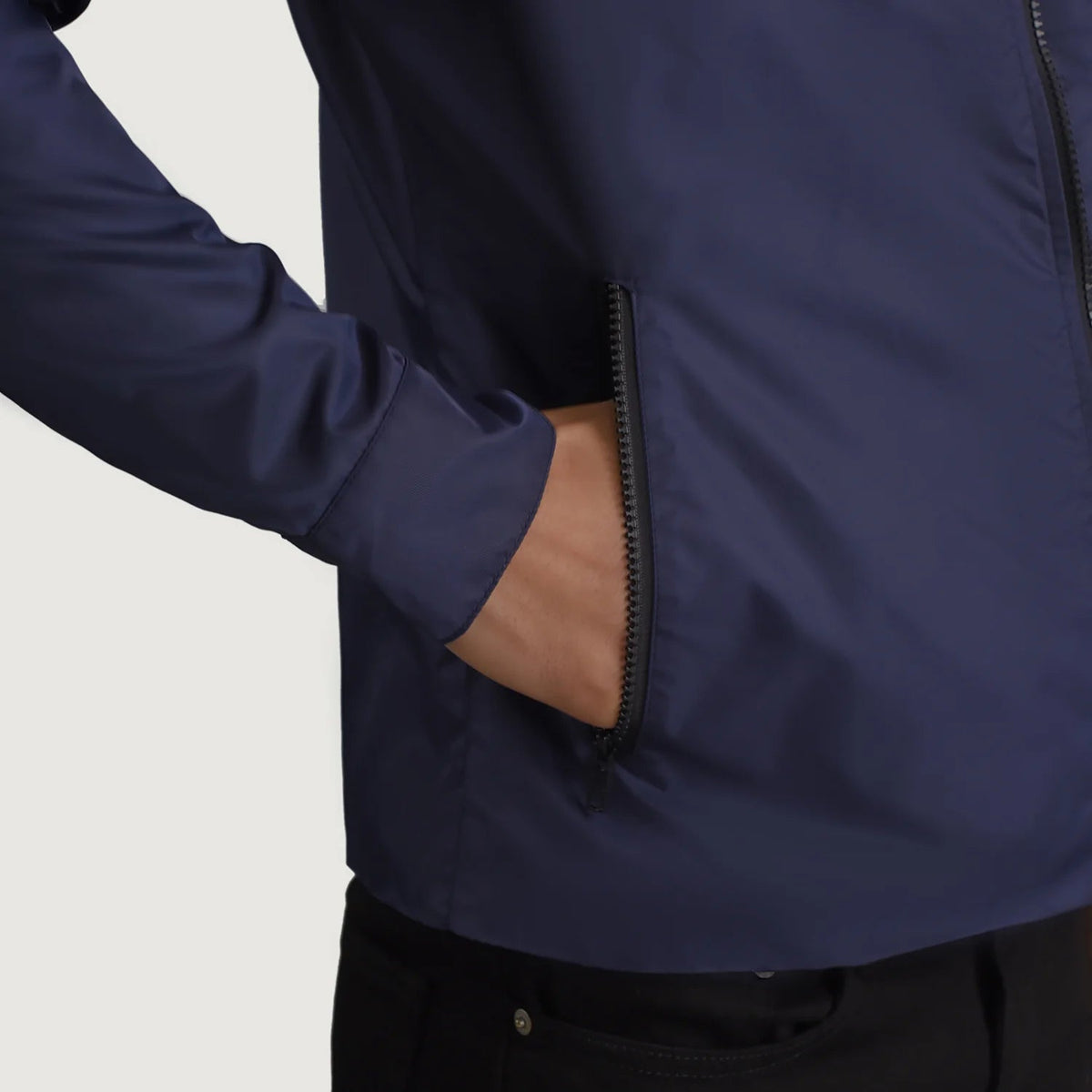 
Vue intérieure Showing Quilted Viscose Lining & Deux poches intérieures fonctionnelles