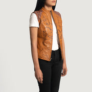 
Tan Brown Sheepskin Dip &Amp; Dye Leather Vest - Vue arrière montrant la carrure ajustée et l'ourlet net