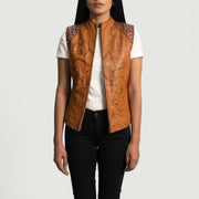 
Westina Camel Dye Gilet en Cuir pour Femme - Vue de profil mettant en valeur la coupe de manche ergonomique