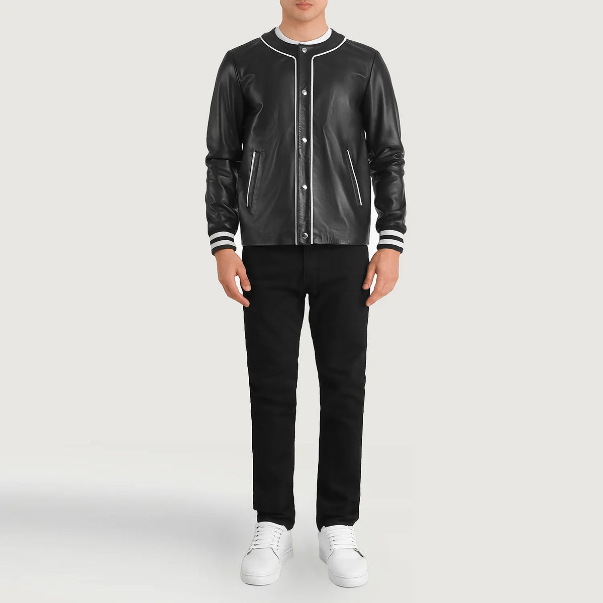Willis Black Leather Varsity Jacket - Vue de profil avec coupe de manche ergonomique