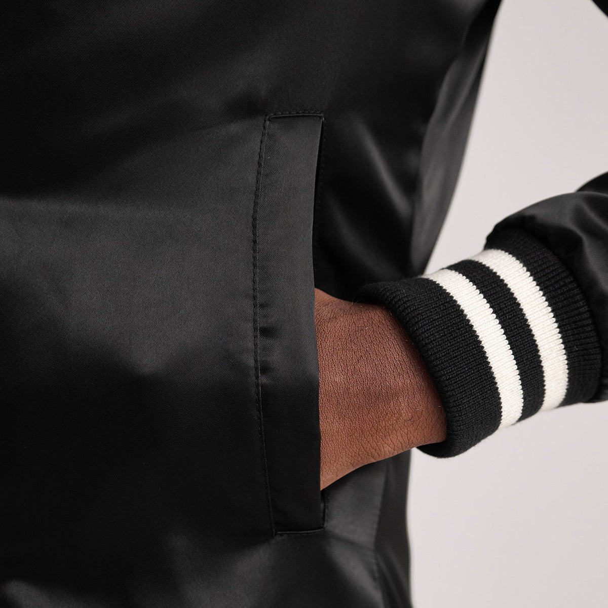 Vue intérieure Showing Quilted Polyester Lining &amp; Deux poches intérieures