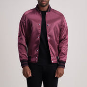 Xander Bordeaux Varsity Veste en Cuir pour Homme - Vue de profil avec coupe de manche ergonomique