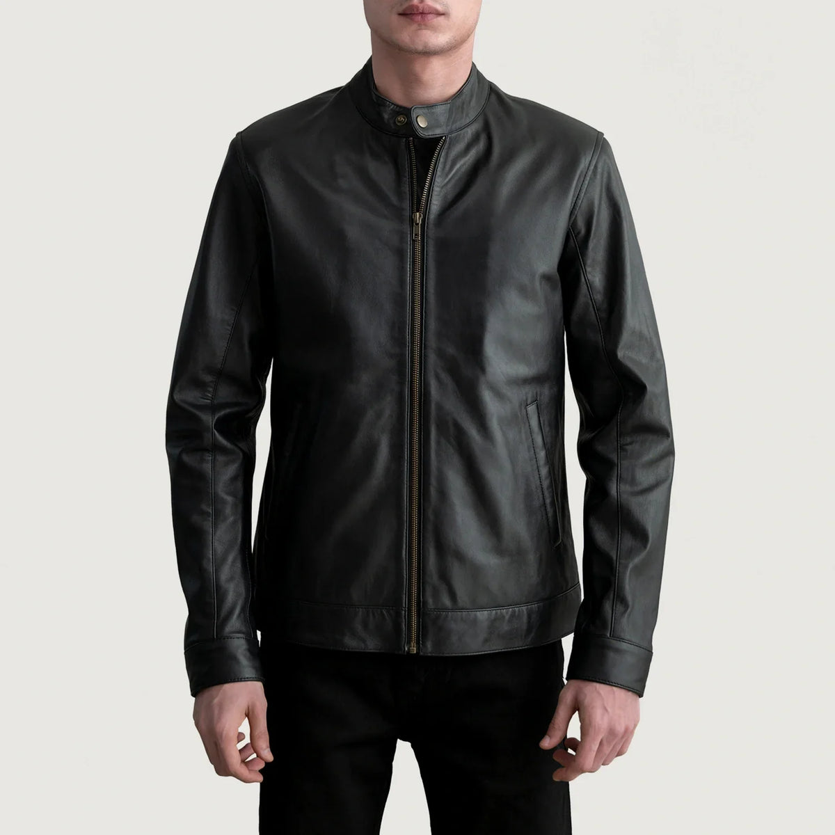 Zen Noir Veste Motard en Cuir pour Homme in Black Sheepskin Leather - Vue de face &amp; silhouette ajustée | Acheter en ligne